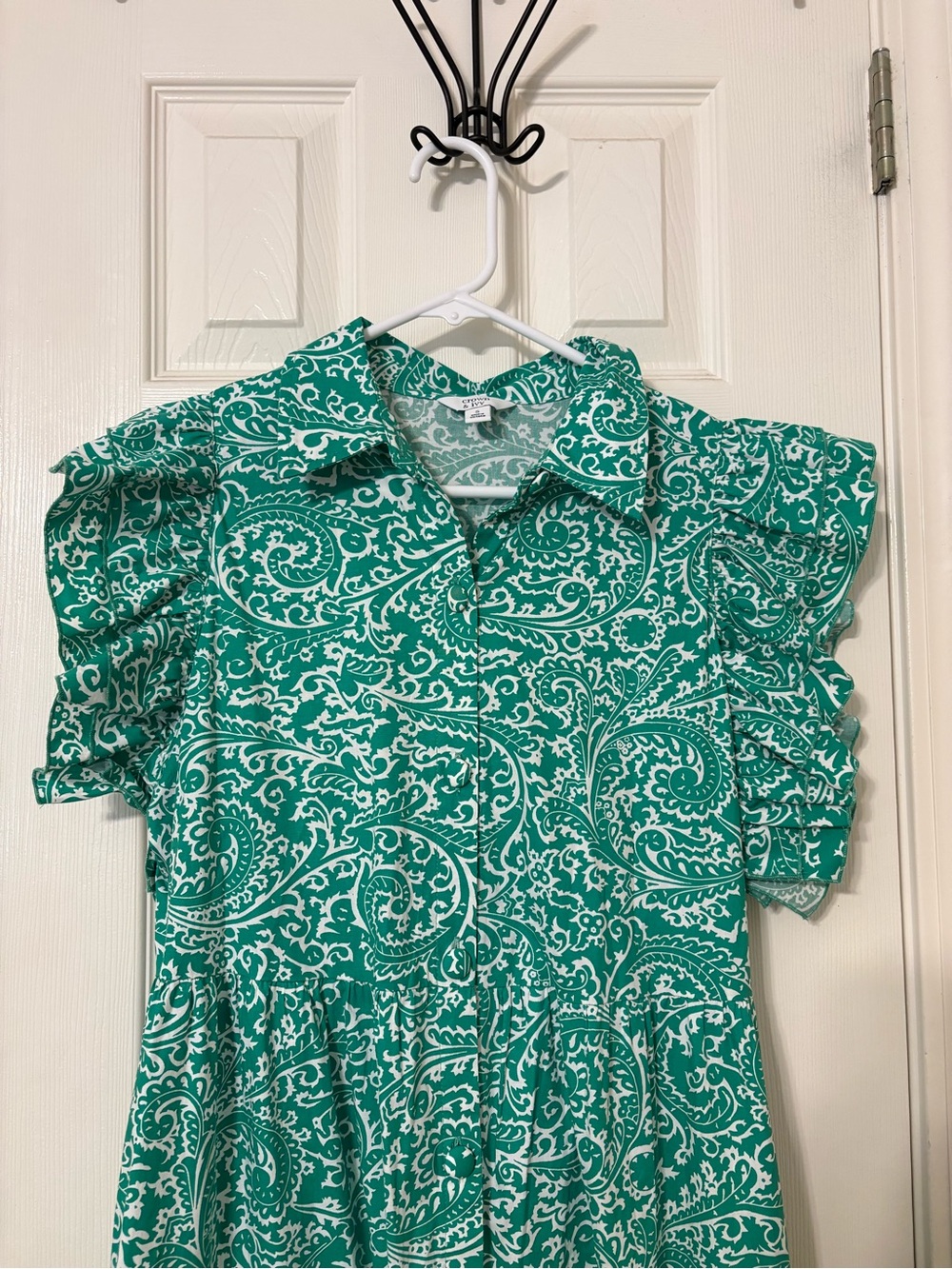 Crown & Ivy maxi dress in a white and green paisley print, size S